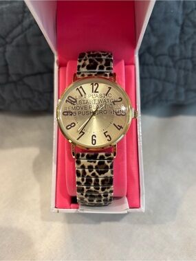 Isaac Mizrahi Live Leopard Print Stretch Band Gold Tone Watch NWT